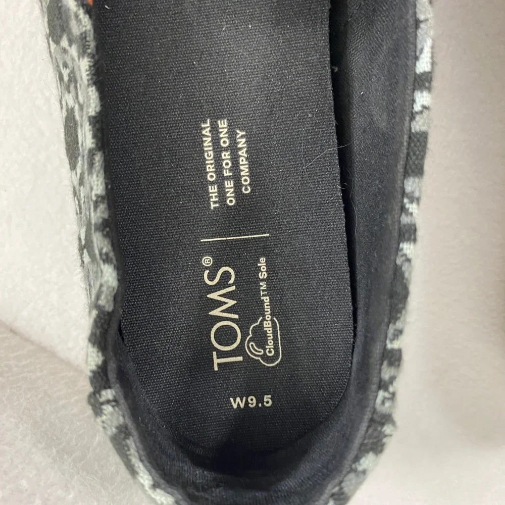 TOMS Slip On‎ Flats Womens Size  9.5 Grey Black Geometric Medallion Tapestry